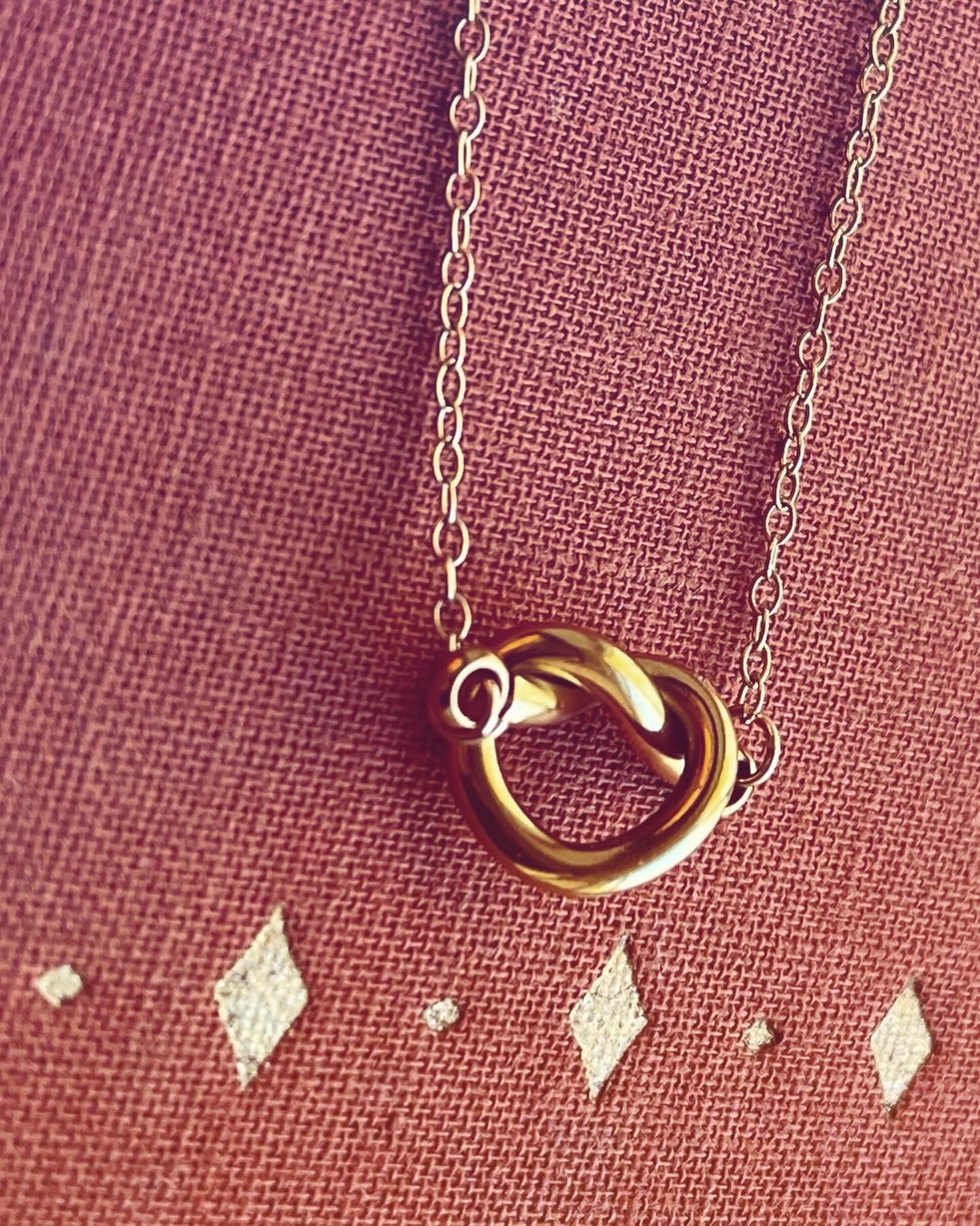 Glimmer: The Knot